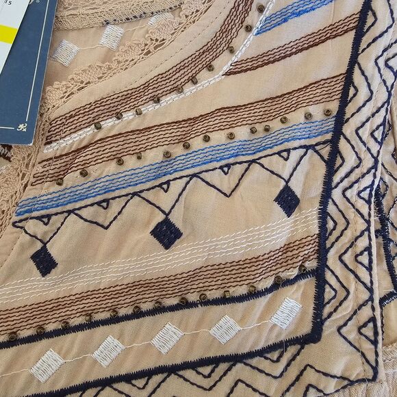 Democracy Cream Sleeveless Blouse Embellished V-Neck Top Size M Boho Chic - Picture 4 of 7